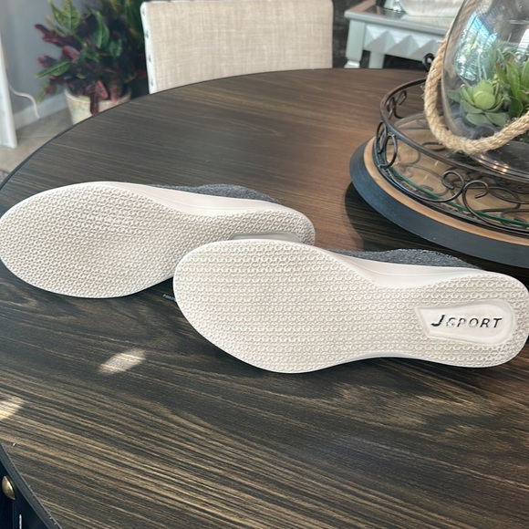 J Sport athletic shoes - Picture 4 of 4